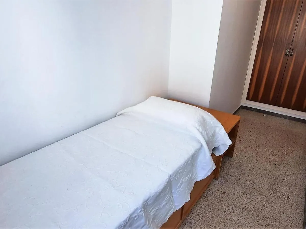 Apartamento En Primera Linea De Playa Con Terraza Y 3 Habitaciones En Llanca - Es-170-71