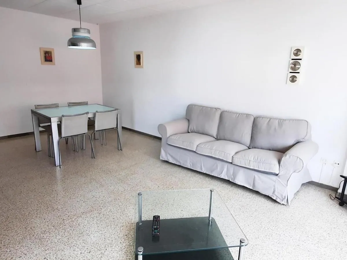 Apartamento En Primera Linea De Playa Con Terraza Y 3 Habitaciones En Llanca - Es-170-71