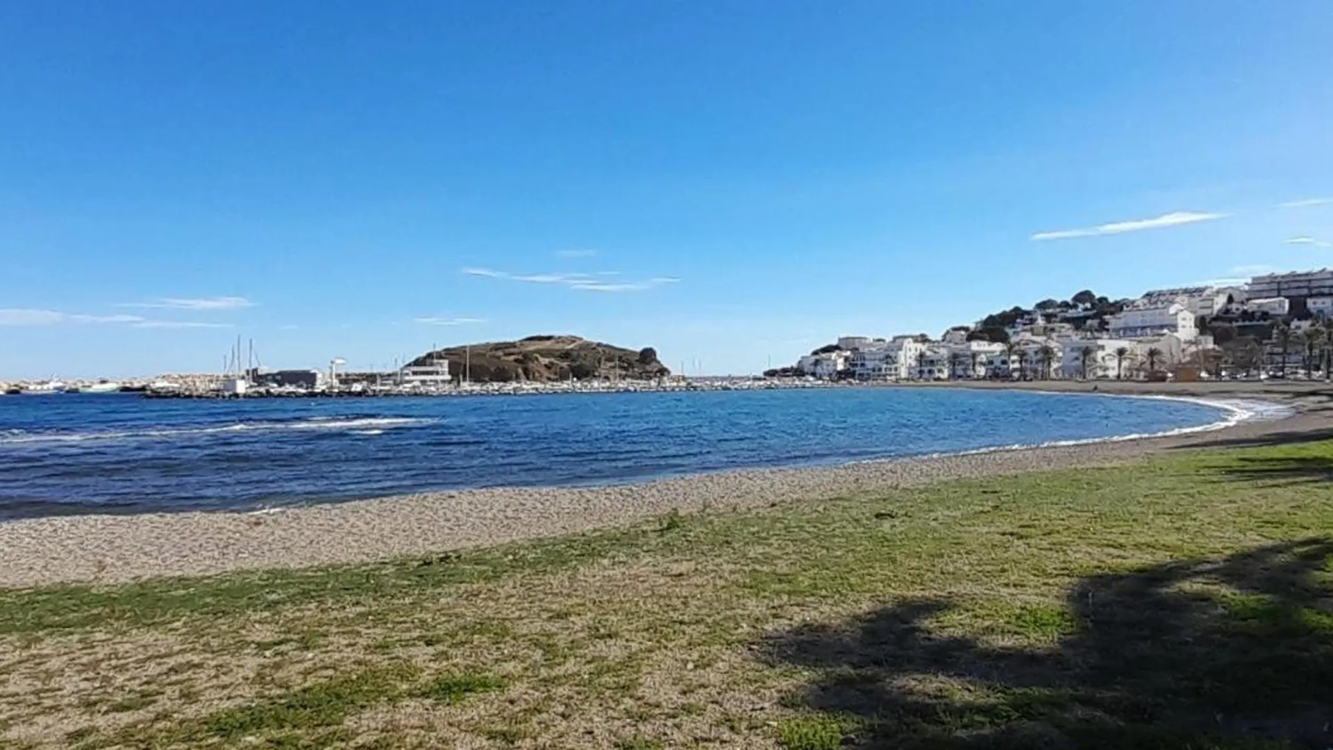 Apartamento En Primera Linea De Playa Con Terraza Y 3 Habitaciones En Llanca - Es-170-71 Apartment