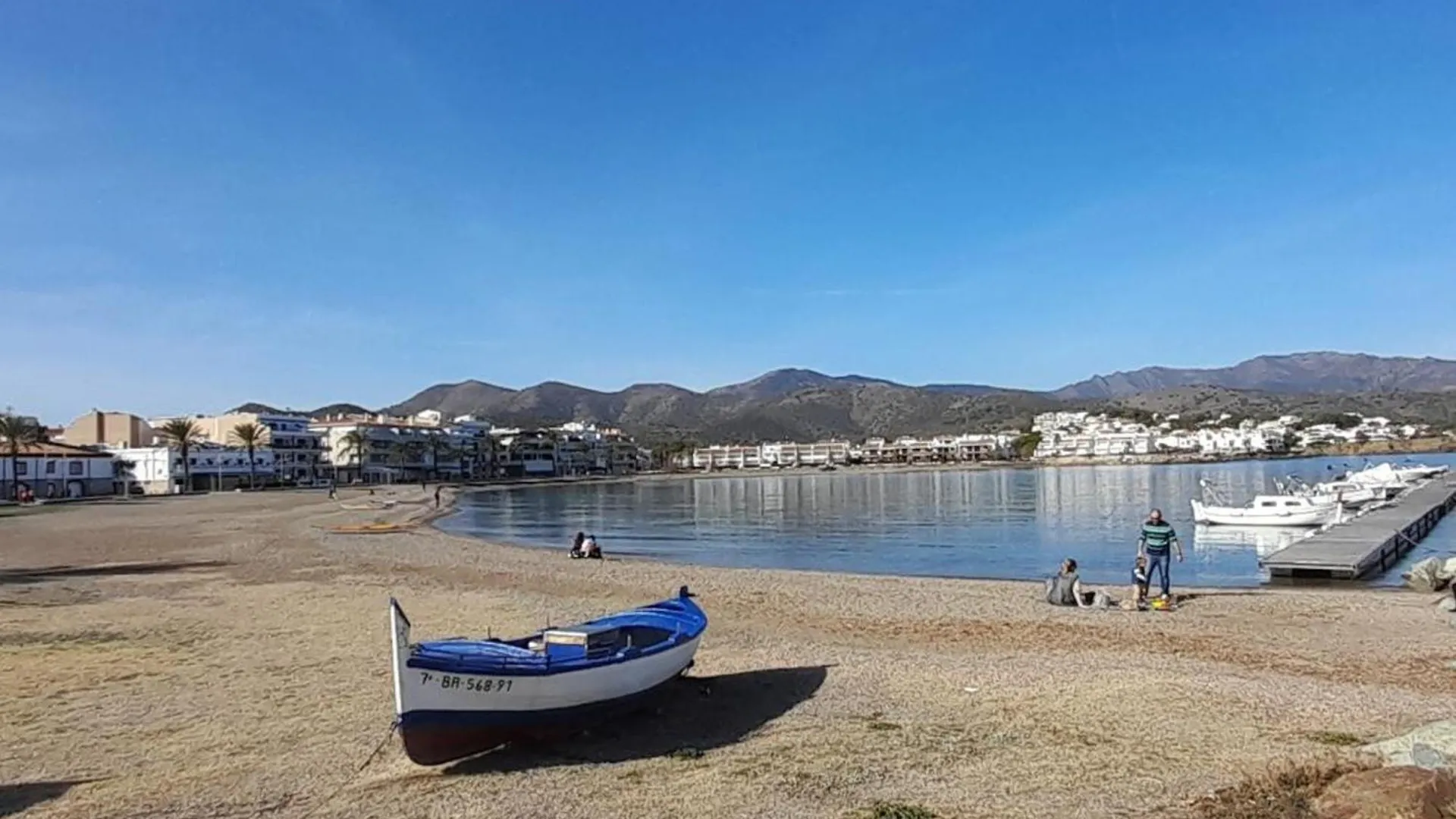 Apartamento En Primera Linea De Playa Con Terraza Y 3 Habitaciones En Llanca - Es-170-71
